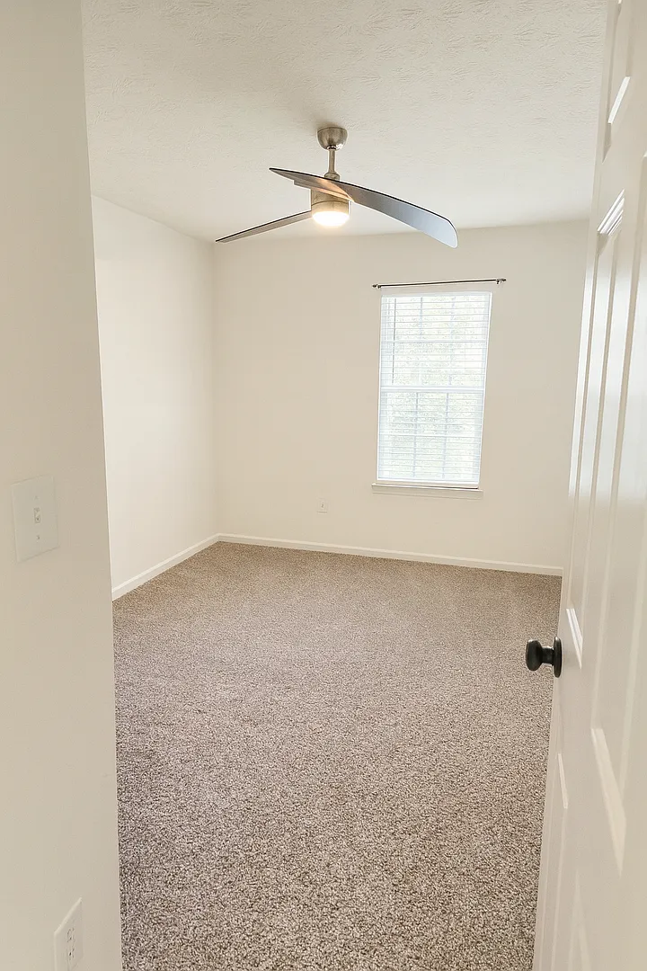 Room in 3 Bedroom Home at Waverly Hills Dr — Photo 4