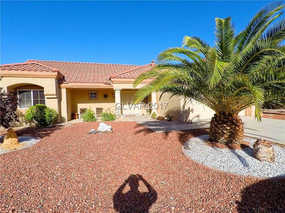 1st image of 2448 Desert Sands Dr #0