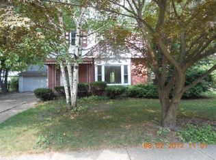 212 Phillips Pl, Royal Oak, MI 48067