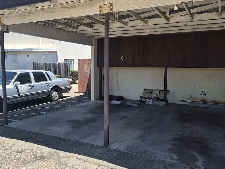 721 N E St #C — Photo 7