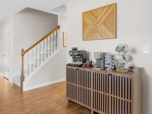 5th image of 1023 Stoneham Cir