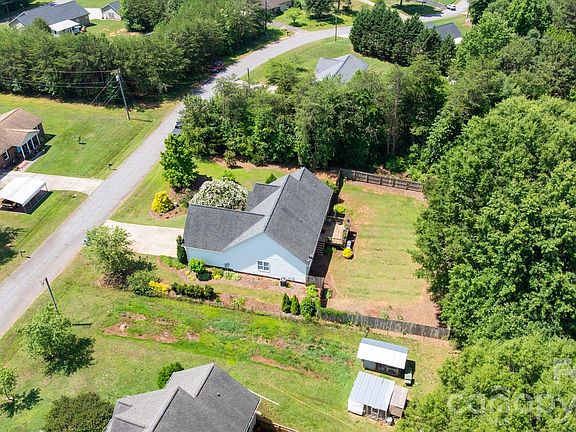 5th image of 1621 Herbie Cir