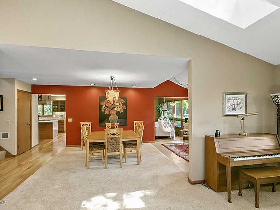 3rd image of 2530 Hampshire Blvd SE
