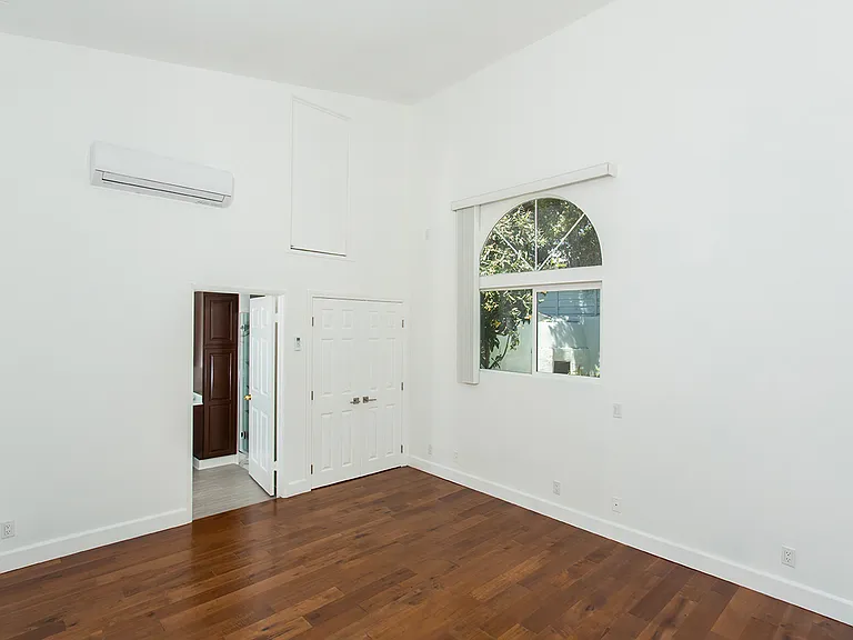 4733 Ambrose Ave — Photo 18