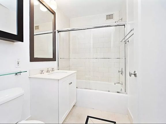 5th image of 400 E 51st St APT 4D