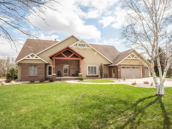 722 12th St SE, Orange City, IA 51041