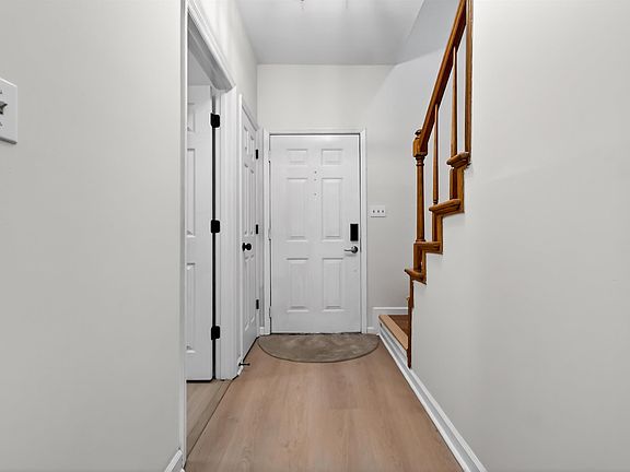 3rd image of 2204 Ascot Ln