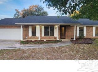 5814 Roble Loma Dr, Pensacola, FL 32526