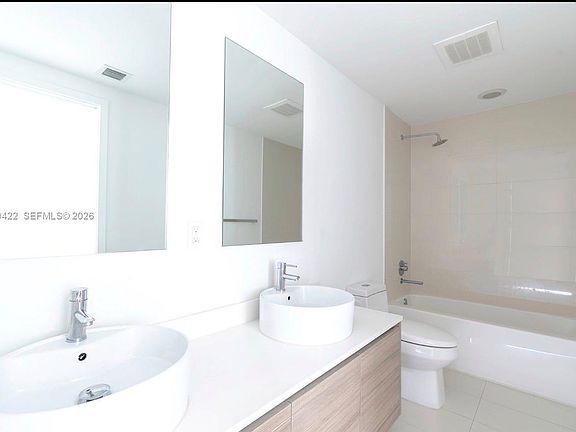 5th image of 121 NE 34th St Unit 1412