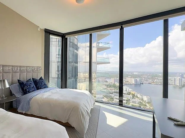 18555 Collins Ave #5203 — Photo 18