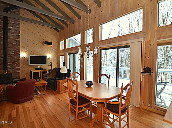 108 Iroquois Ave, Becket, MA 01223