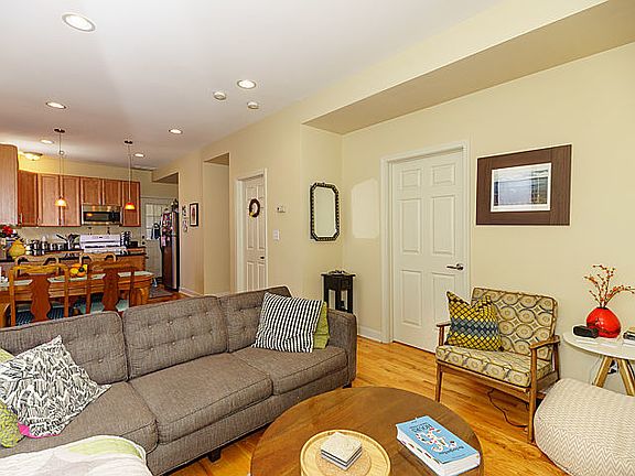 4th image of 3710 W Wrightwood Ave #3D