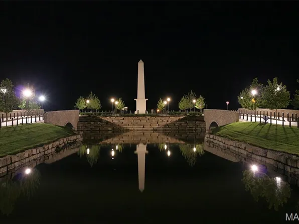 3653 Arpent St APT 4, Saint Charles, MO 63301