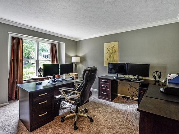 3rd image of 427 Tyburn Dr