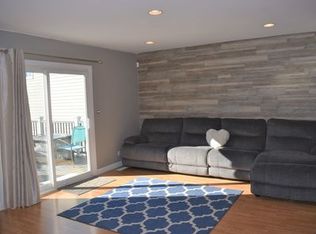 574 W Comstock Ave, Elmhurst, IL 60126