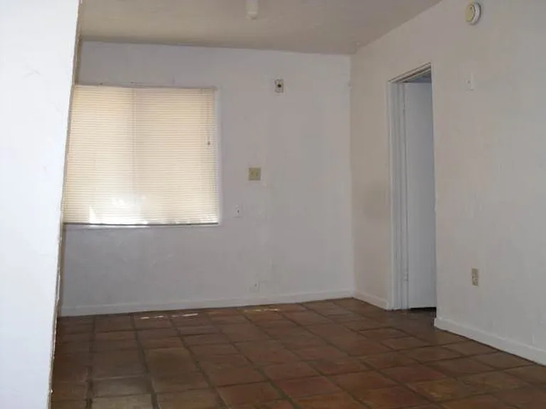 504 W Brown St — Photo 5