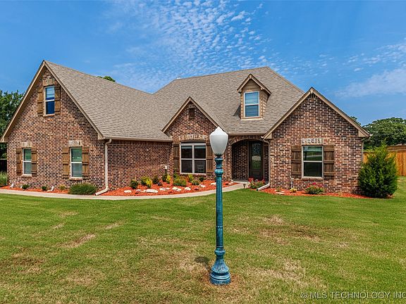 3rd image of 14923 E Fieldstone Dr N