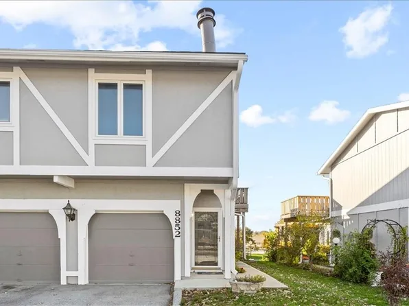 8852 Carriage Dr, Lenexa, KS 66215