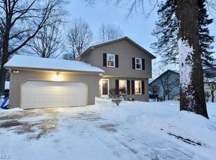3611 Darbyshire Dr, Canfield, OH