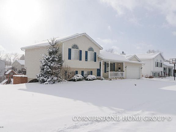 3rd image of 466 Sunbrook Dr SE