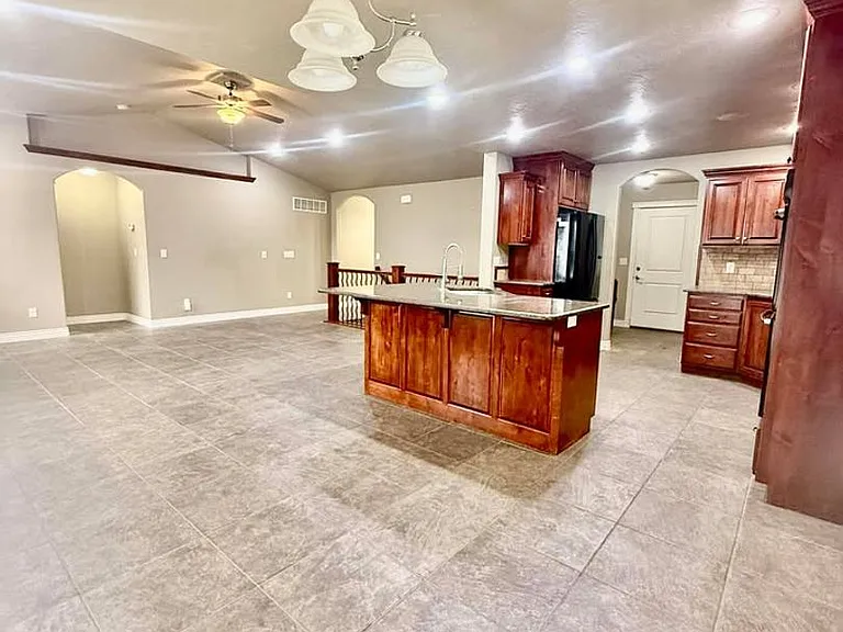 2749 Hillview Dr — Photo 11