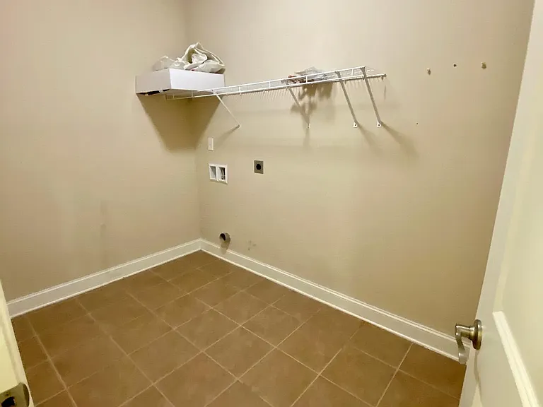 115 Woodvale Dr — Photo 13