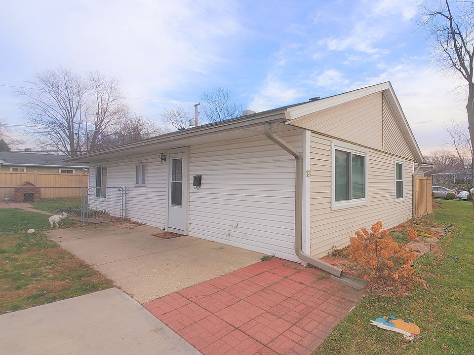 1st image of 13 Aspen Ln
