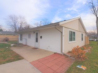13 Aspen Ln, Carpentersville, IL