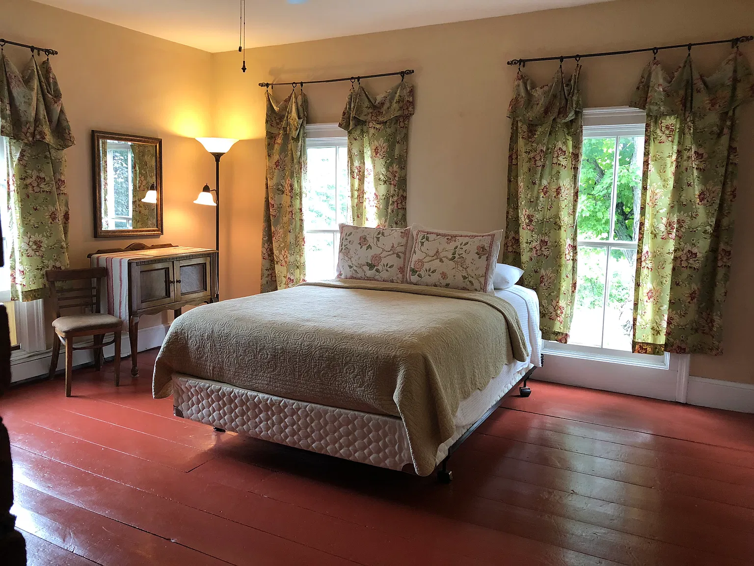 3 bed, $1,500 — Photo 2