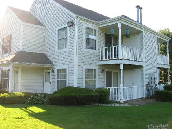 304 Fairview Cir, Middle Island, NY 11953