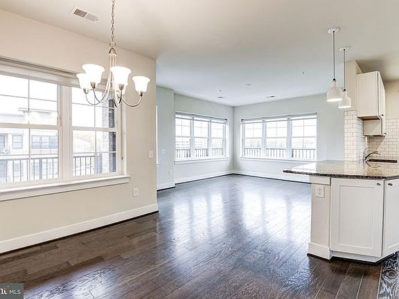 5th image of 9523 Bastille St #1-404