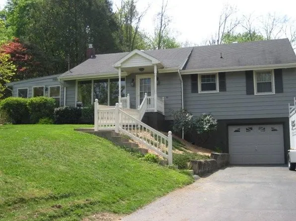 8 Scenic Dr, Danville, PA 17821