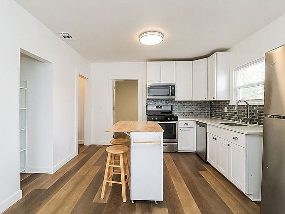 5th image of 702 Dixieanne Ave