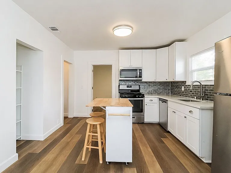 702 Dixieanne Ave — Photo 5