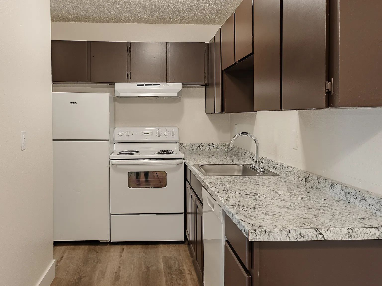 Madera Court Apartments — Photo 4