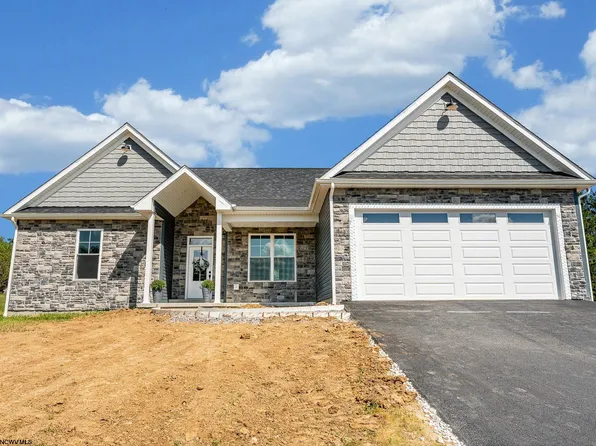 80 Baron Ct, Hopwood, PA 15445