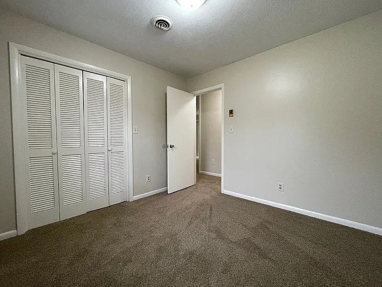 4912 Rosehill Rd — Photo 12