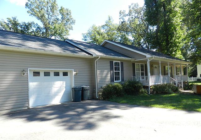 1st image of 122 Stratford Cir