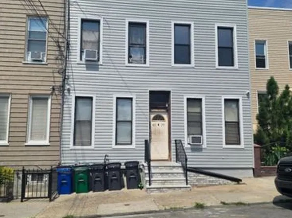 6077 55th St APT 2R, Maspeth, NY 11378