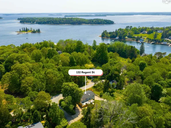 132 Regent St, Chester, NS B0J 1K0