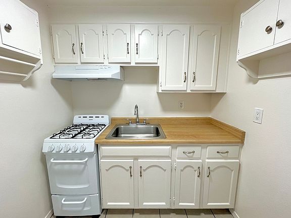 4th image of 338-340 University Pl