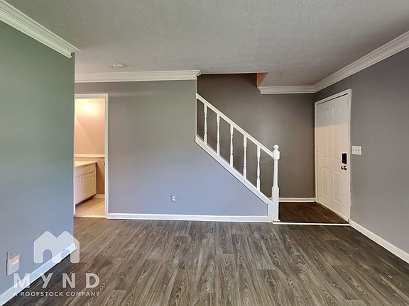 3rd image of 3081 Robie Ln