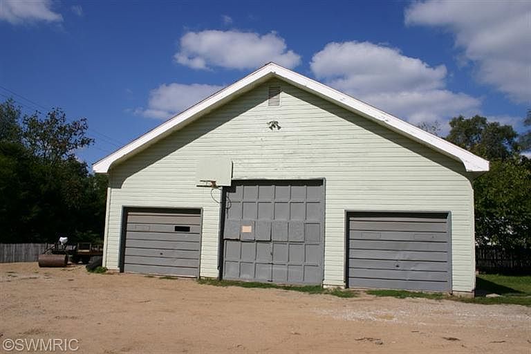 2nd image of 724 S Grove St
