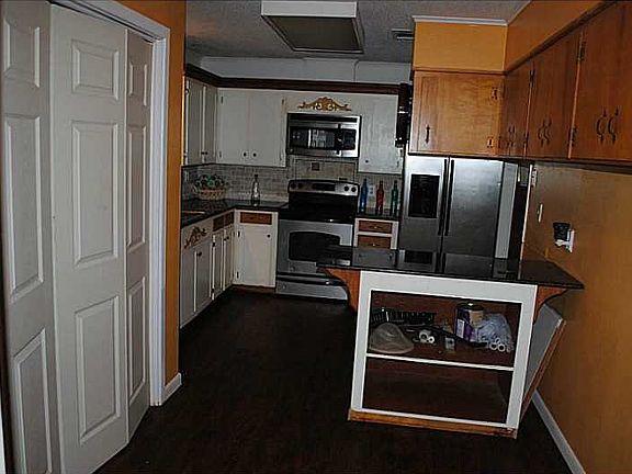 4th image of 1813 Dennis St