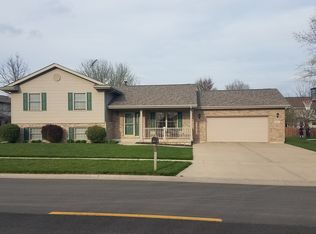 1017 Edgewater Dr, Morris, IL