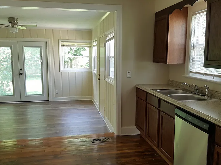 752 Addison Ave — Photo 3