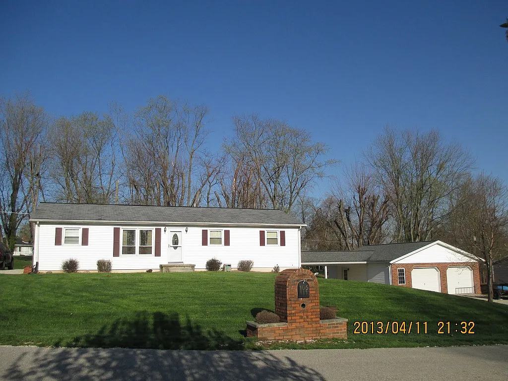 105 Terrace Dr photo 1