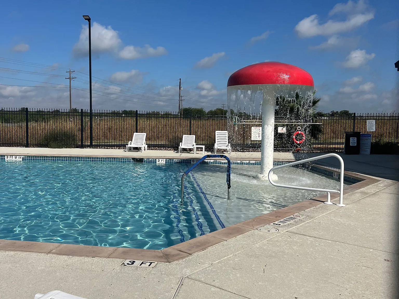 3 bed, 1316 sqft, $1,350 — Photo 2