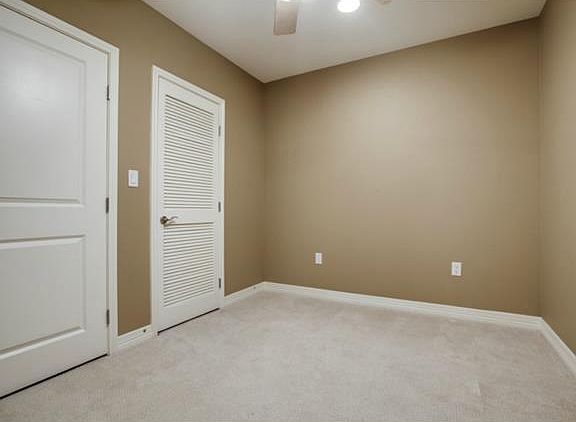 5th image of 500 Throckmorton St APT 2704