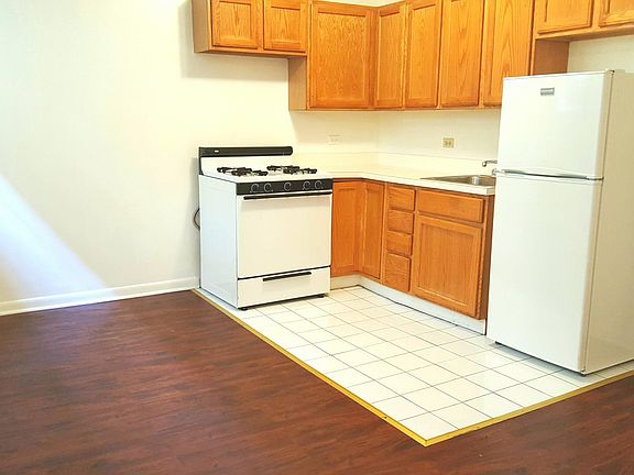 2nd image of 4008 N Kenmore Ave